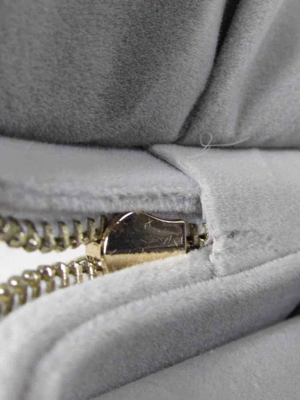 Pandora White Travel Jewelry Box Embossed Floral Gold Zipper Gray Velvet Lining